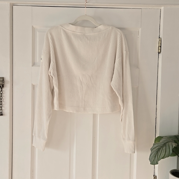 Alo Yoga Muse Ribbed Crop Pullover - Picture 7 of 7